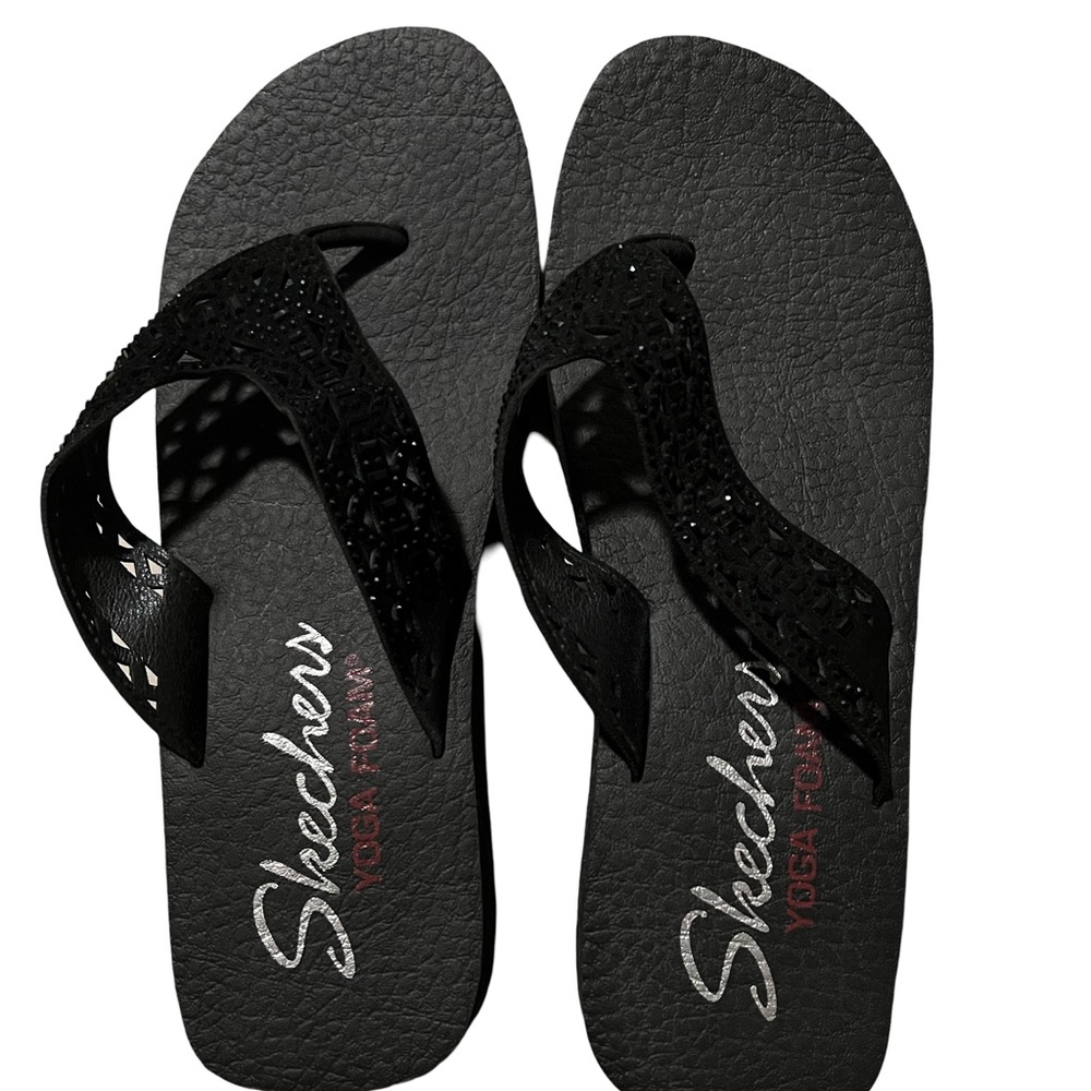 NWOT Skechers Yoga Foam Sandals Size 8